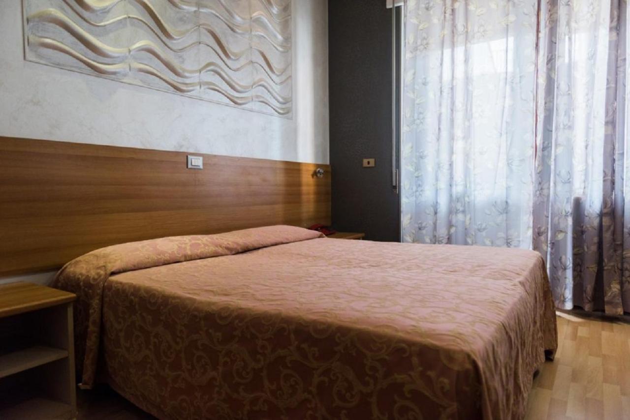 Hotel Royal Вивероне Экстерьер фото