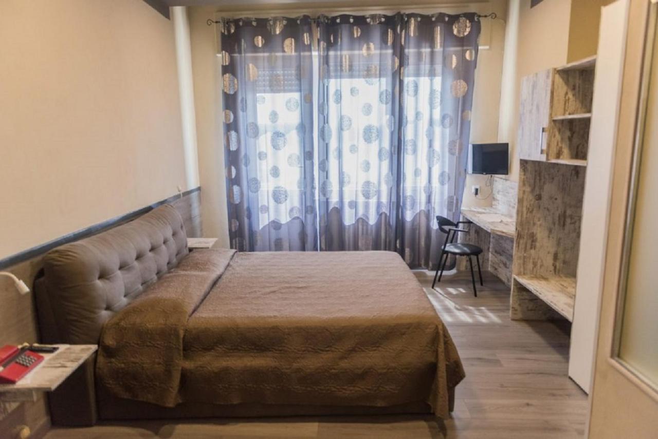 Hotel Royal Вивероне Экстерьер фото